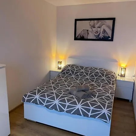 Luxury Gold By Marta Apartment Radom